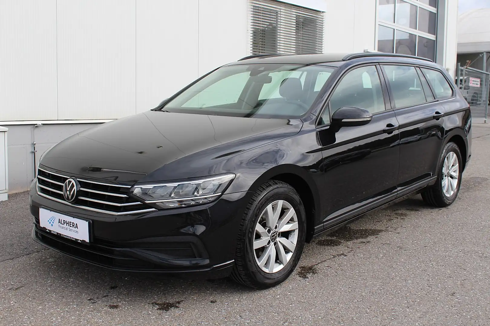 Volkswagen Passat Variant Business 2,0 SCR TDI DSG Schwarz - 1