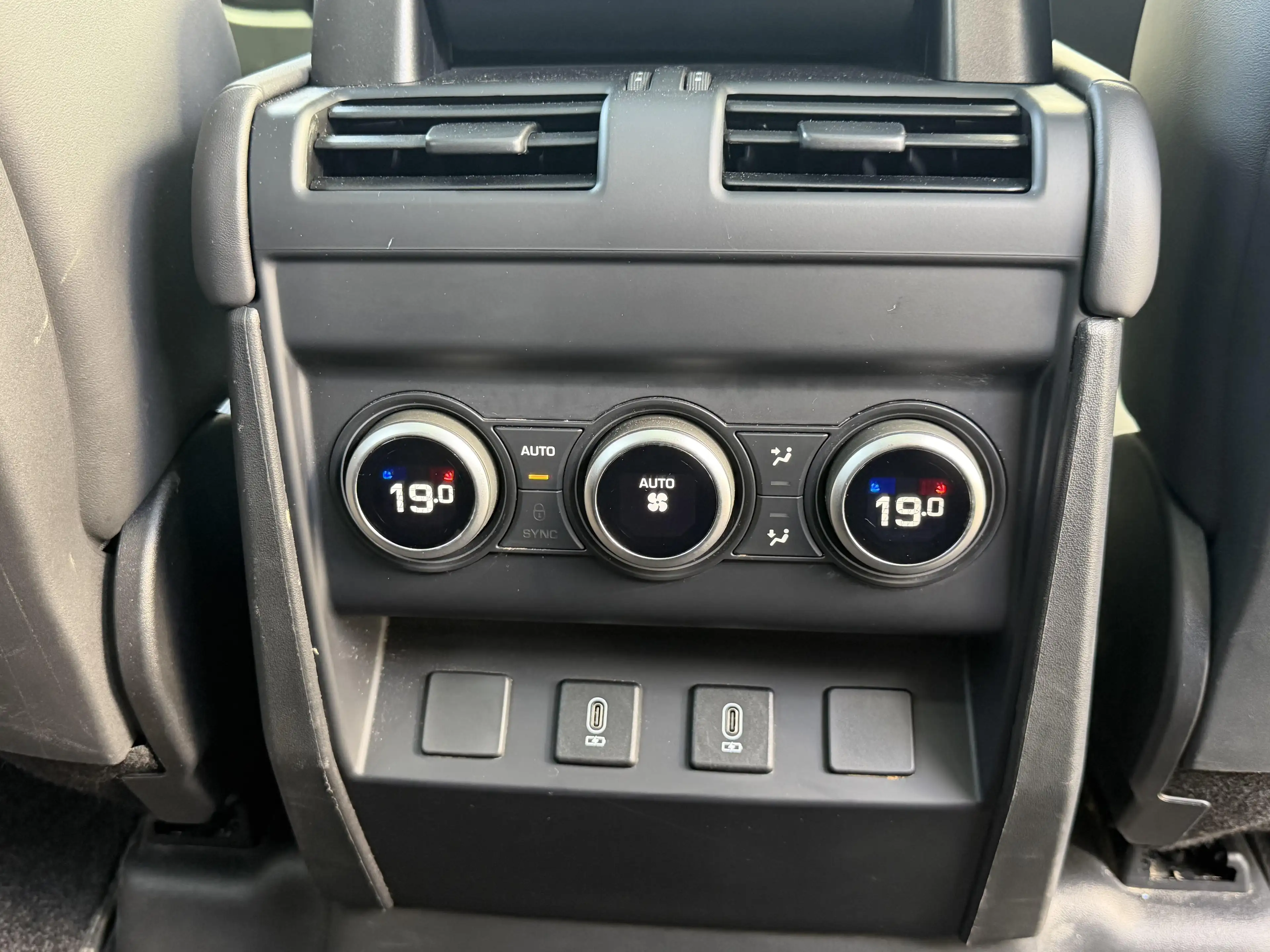 Land Rover Defender D350 X-Dynamic HSE // 7 Zit // PPF — photo 13