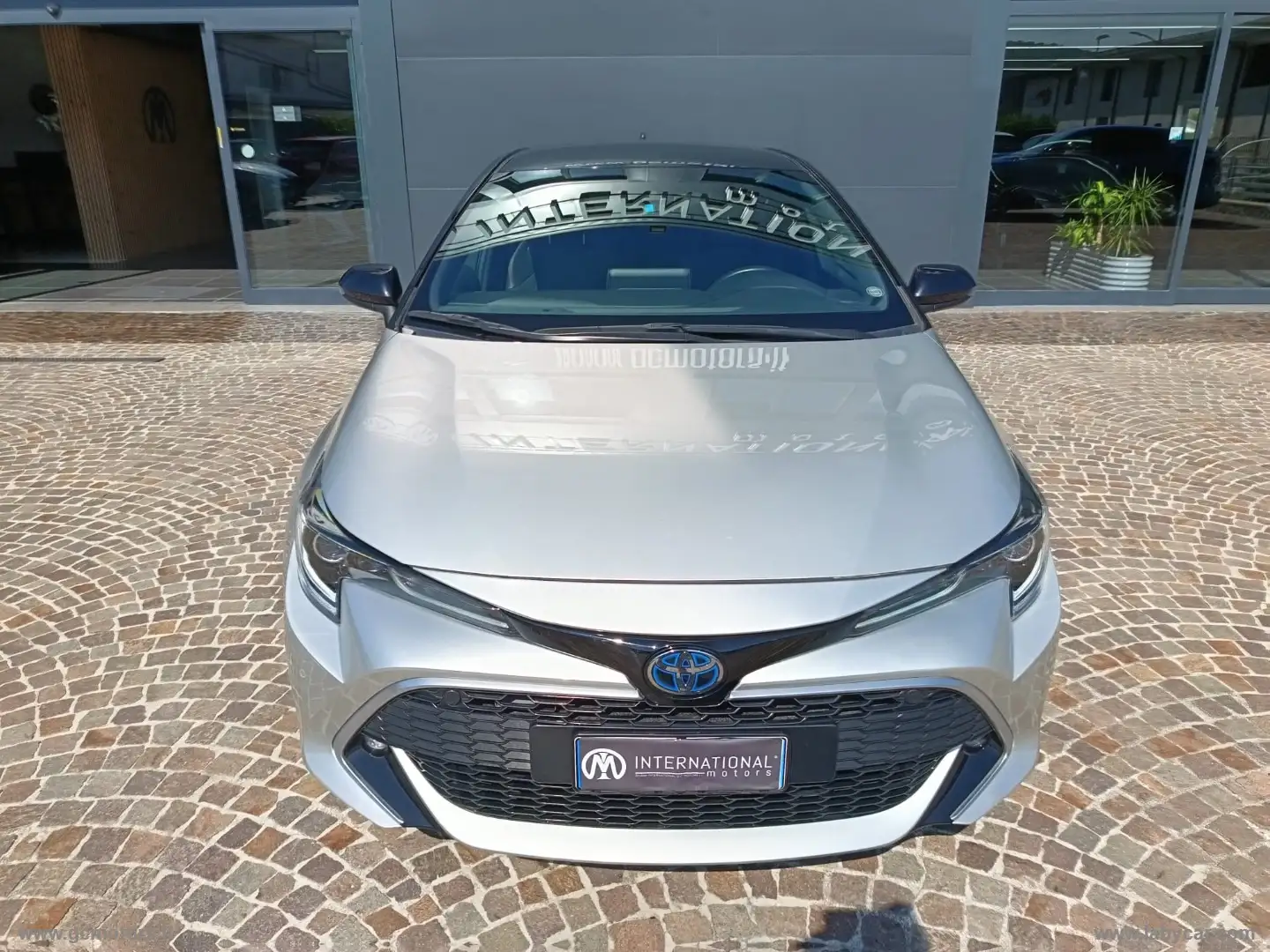 Toyota Corolla 2.0 Hybrid Lounge Gris - 2