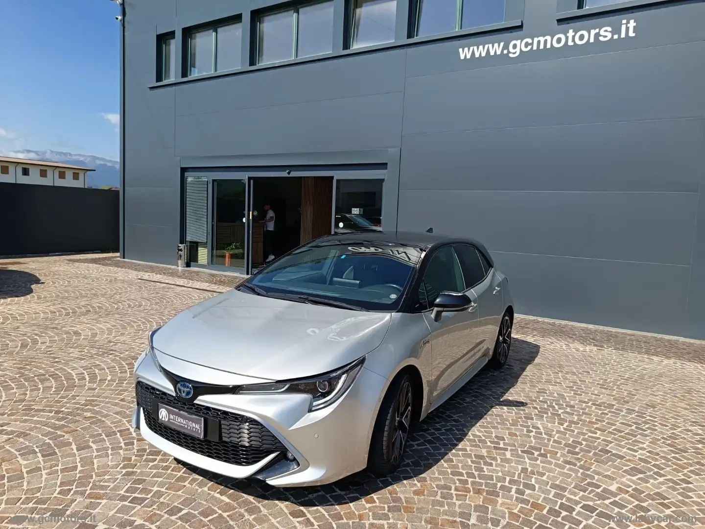Toyota Corolla 2.0 Hybrid Lounge Gris - 1