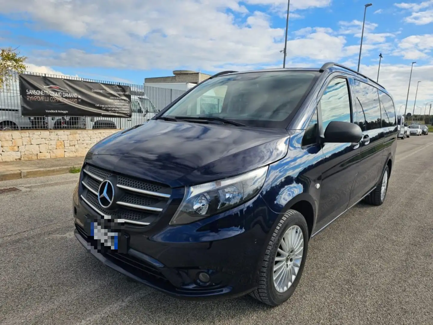 Mercedes-Benz Vito 2.0 119 CDI 4x4 PL Tourer Select Extra-Long 9 POST Bleu - 1