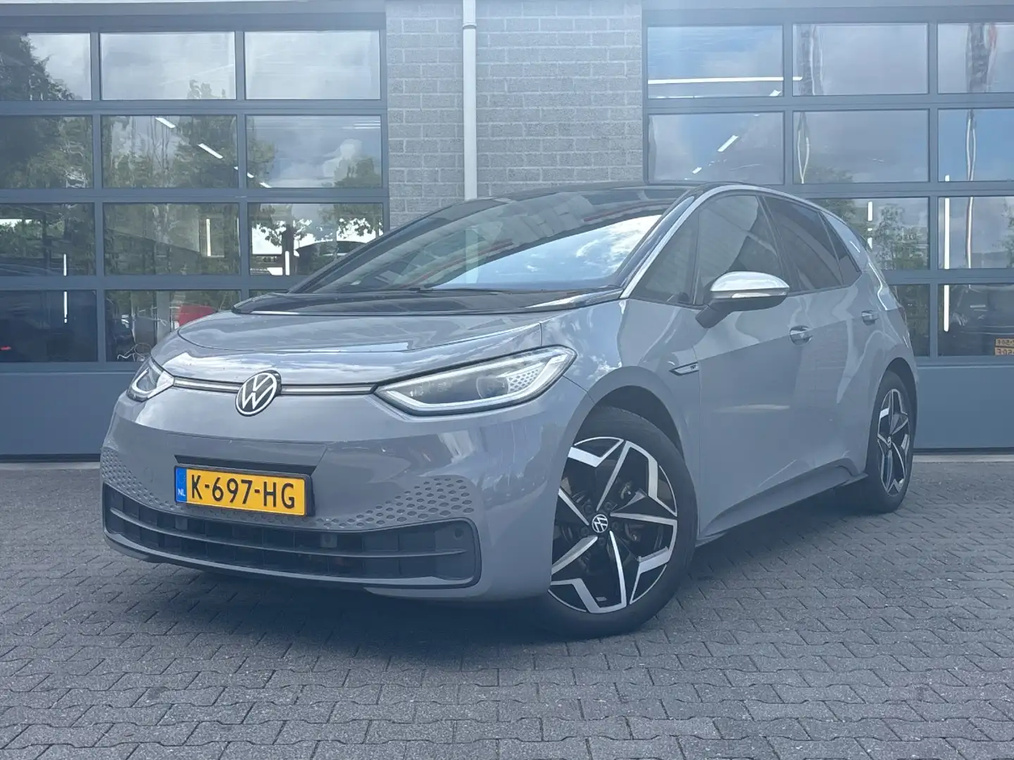 Volkswagen ID.3 First Plus 58 kWh | PARKEERCAMERA | Grijs - 1