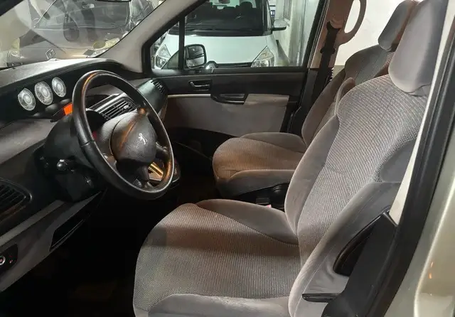 Peugeot 807 view 8