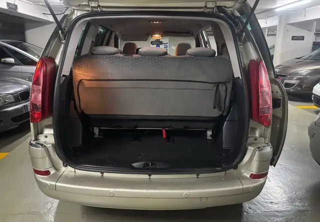 Peugeot 807 view 7
