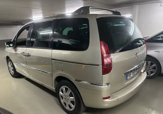 Peugeot 807 view 2