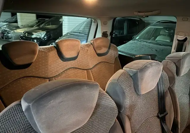 Peugeot 807 view 6