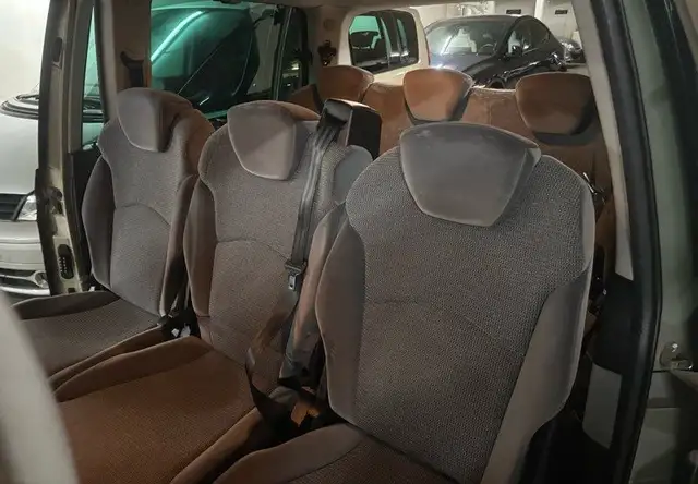Peugeot 807 view 9