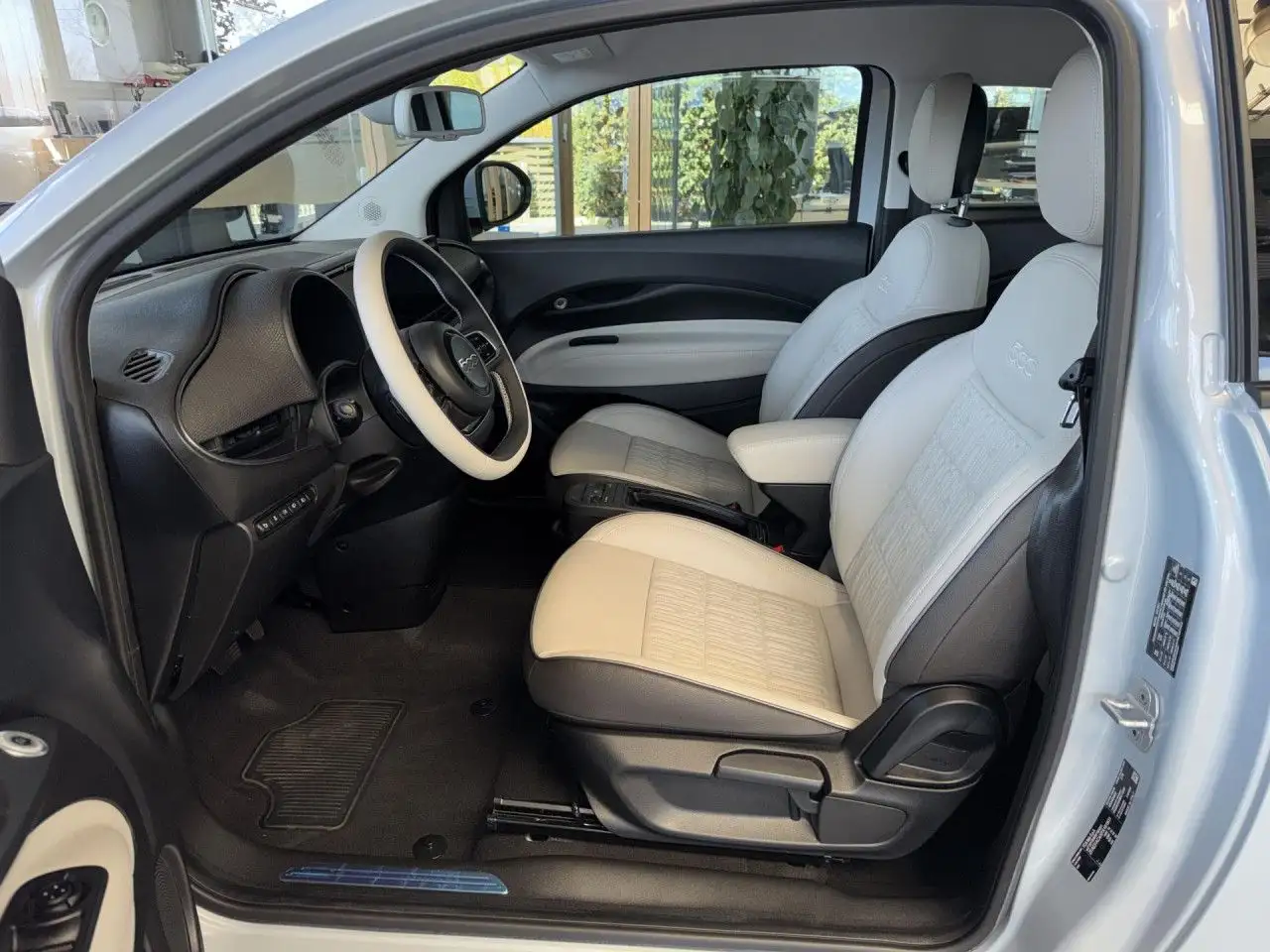 Fiat 500e 42kWh la Prima by Bocelli, Kamera, Leder! LED 11