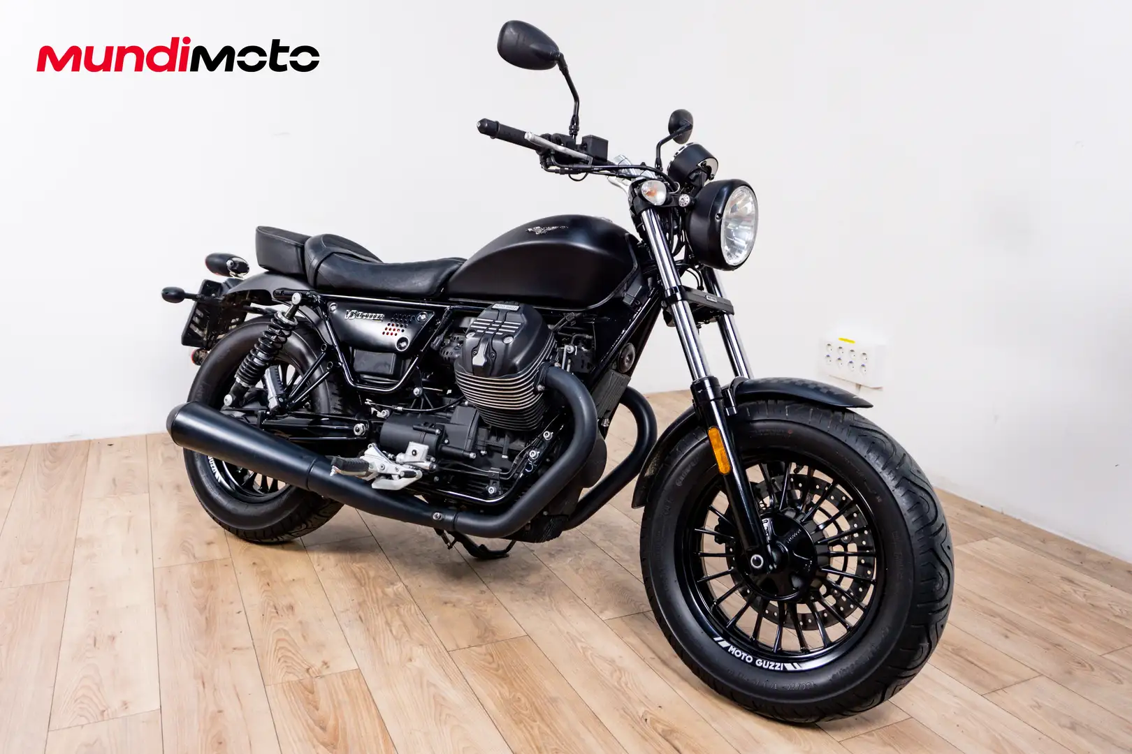 Moto Guzzi V 9 - 2