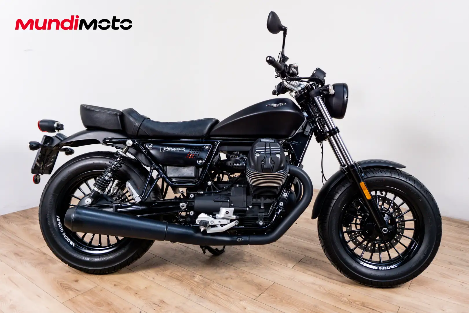 Moto Guzzi V 9 - 1