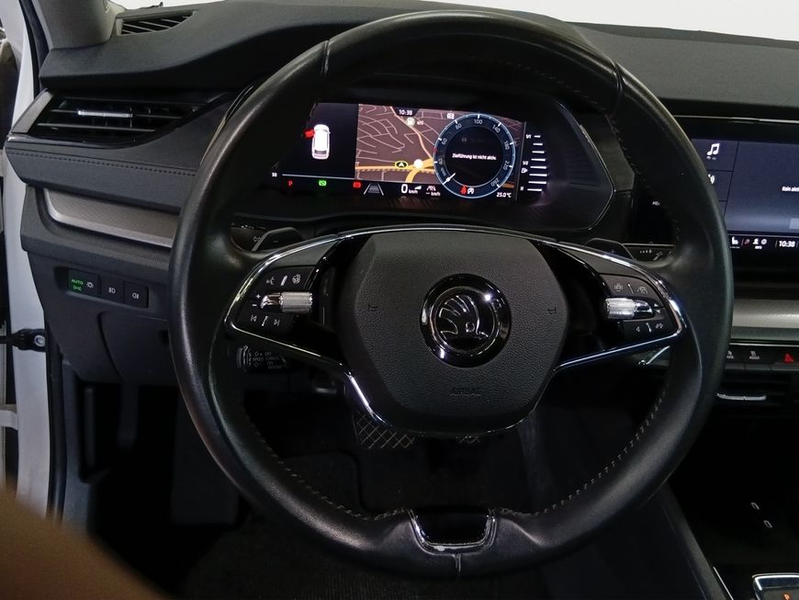 Skoda Octavia Combi 2.0 TDI DSG Ambition — photo 11