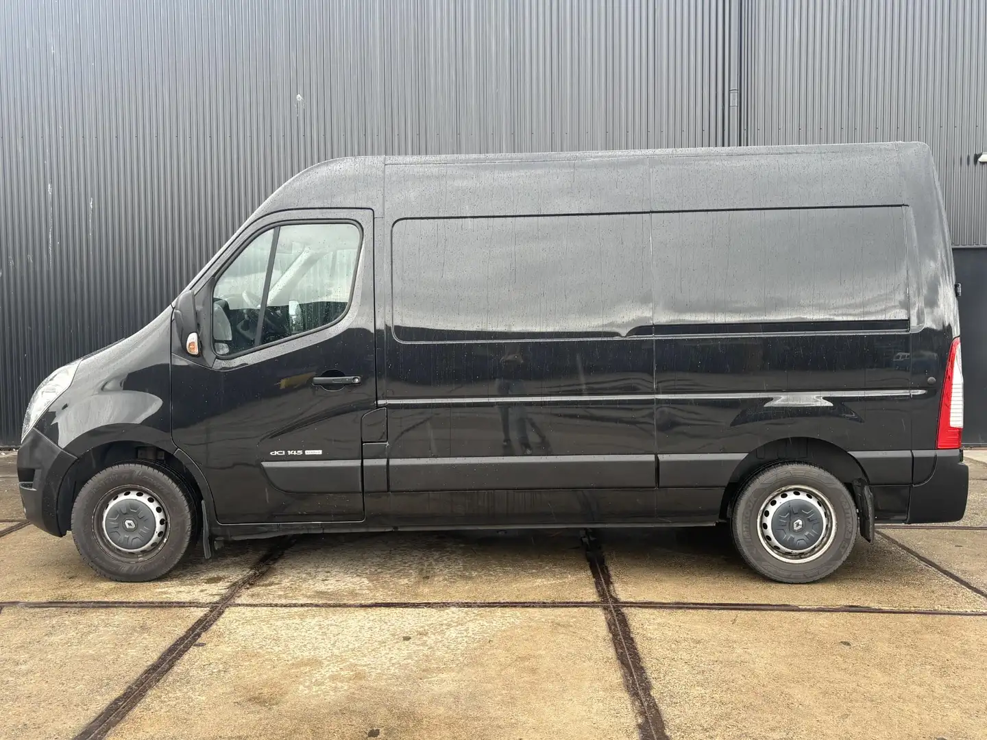 Renault Master T35 2.3 dCi L2H2 145pk | Navigatie | Camera | Trek Zwart - 2