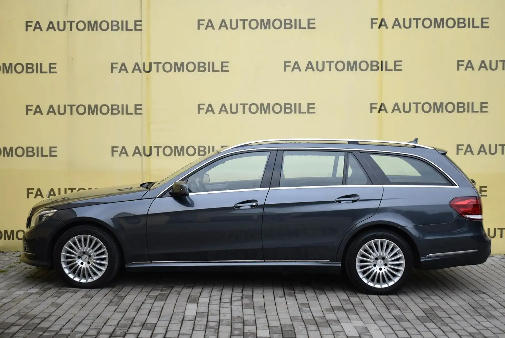 Mercedes-Benz E 350 T BlueTec 4Matic/LEDER/LED/PDC/SHZ/COMAND/ Grau - 2