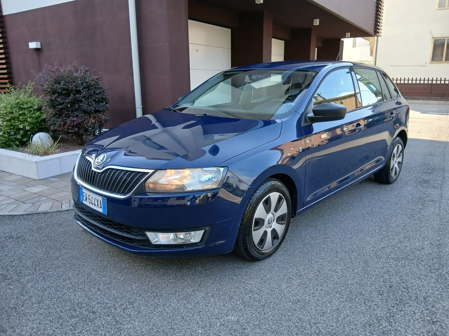 Skoda Rapid/Spaceback 1.2 tsi Active NEOPATENTATI  a € 185 mese Blu/Azzurro - 1