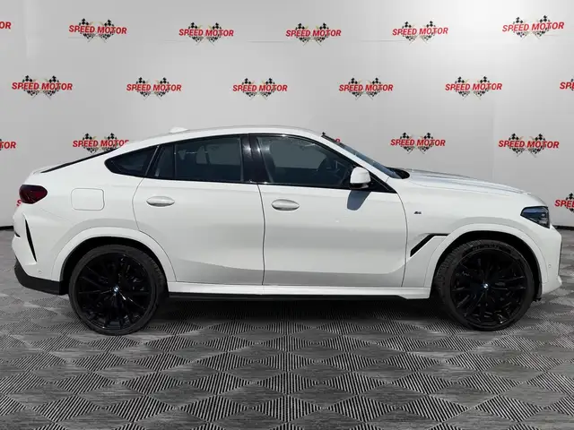BMW X6 view 3