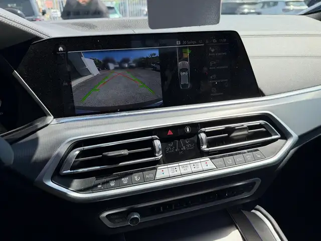 BMW X6 view 11
