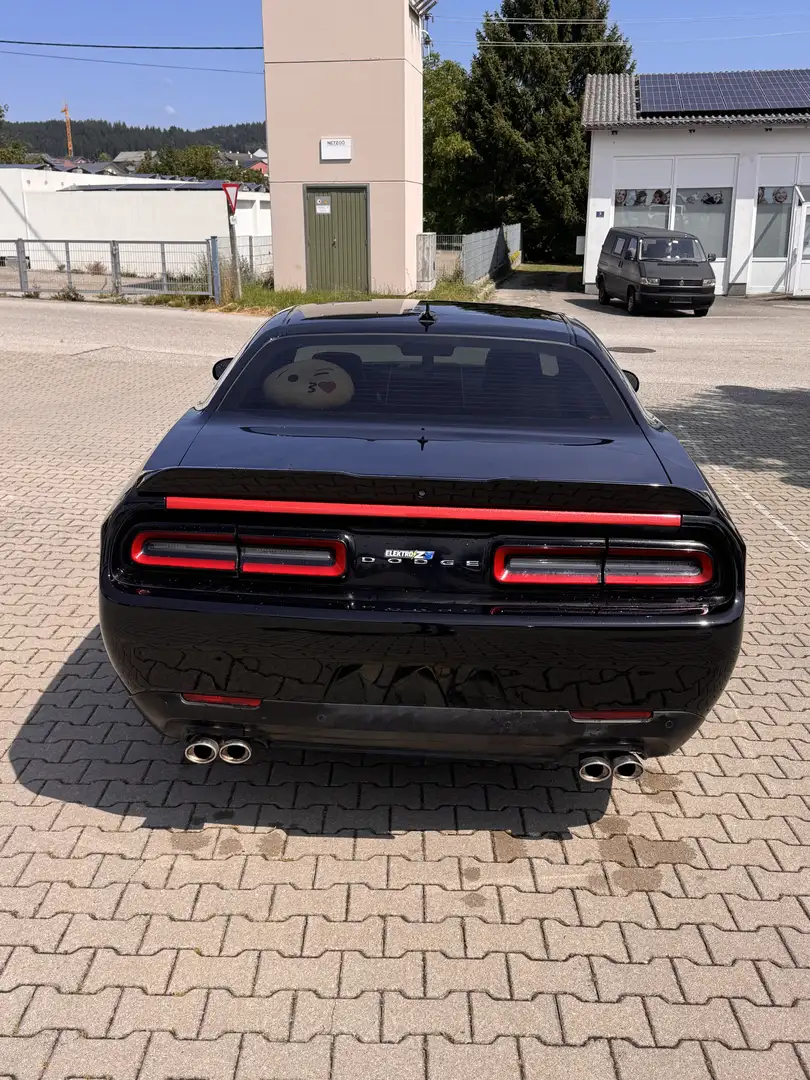 Dodge Challenger - 2