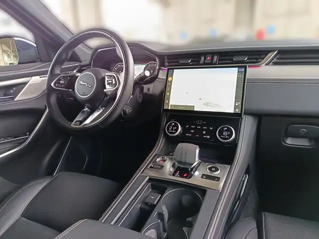 Jaguar F-Pace R-DYNM SE 2.0 204HP A8 MHEV Ansicht 23