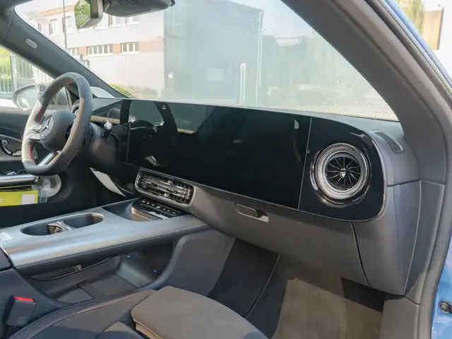 Mercedes-Benz Cla view 9