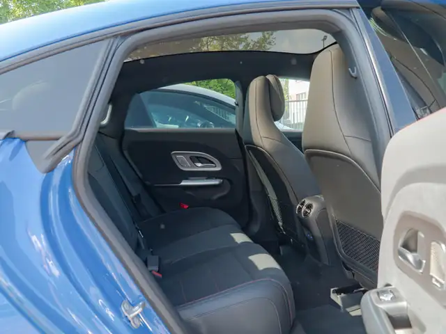 Mercedes-Benz Cla view 10
