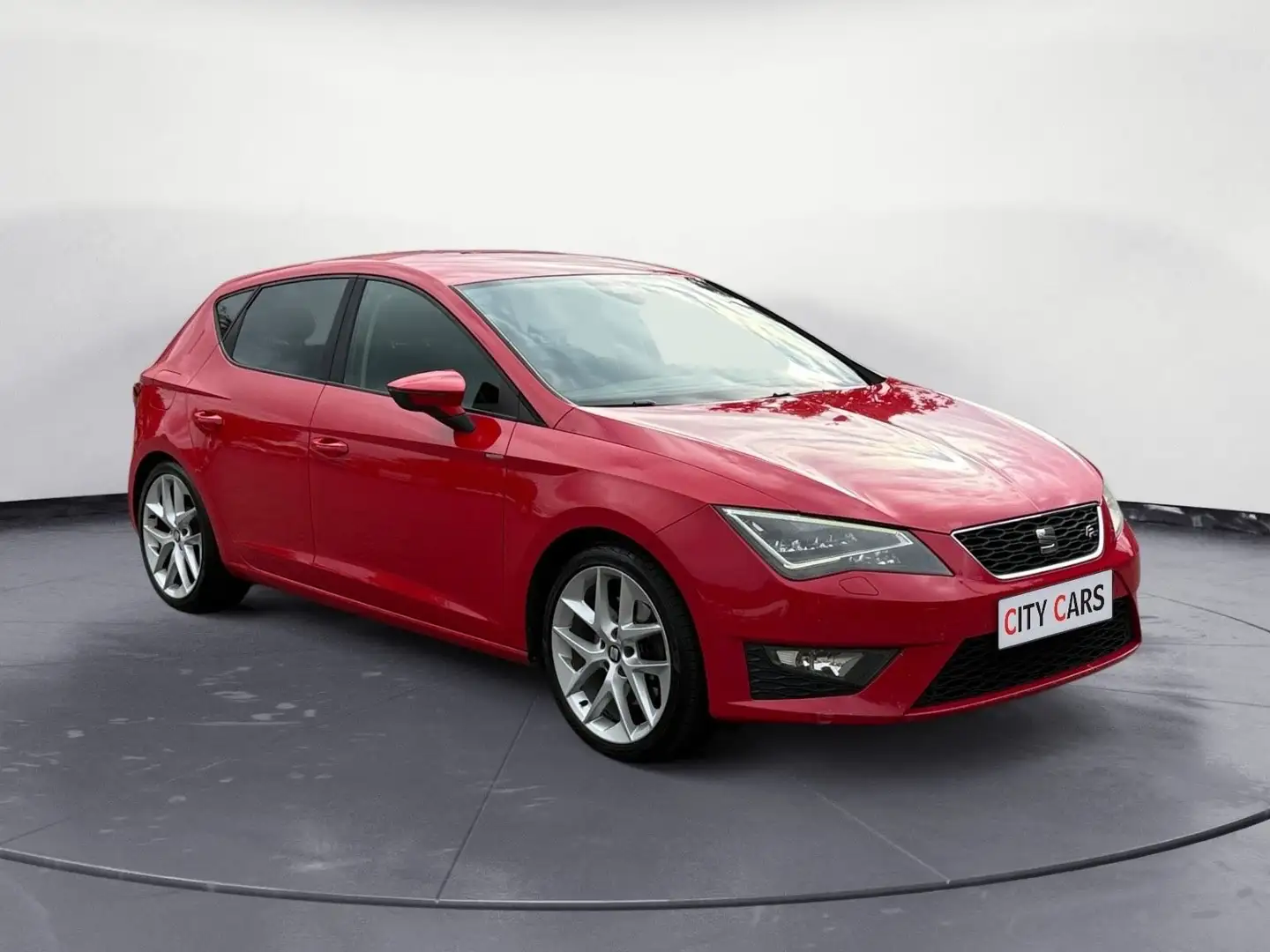 SEAT Leon FR 2.0 TDI Navi LED Tempomat Červená - 2