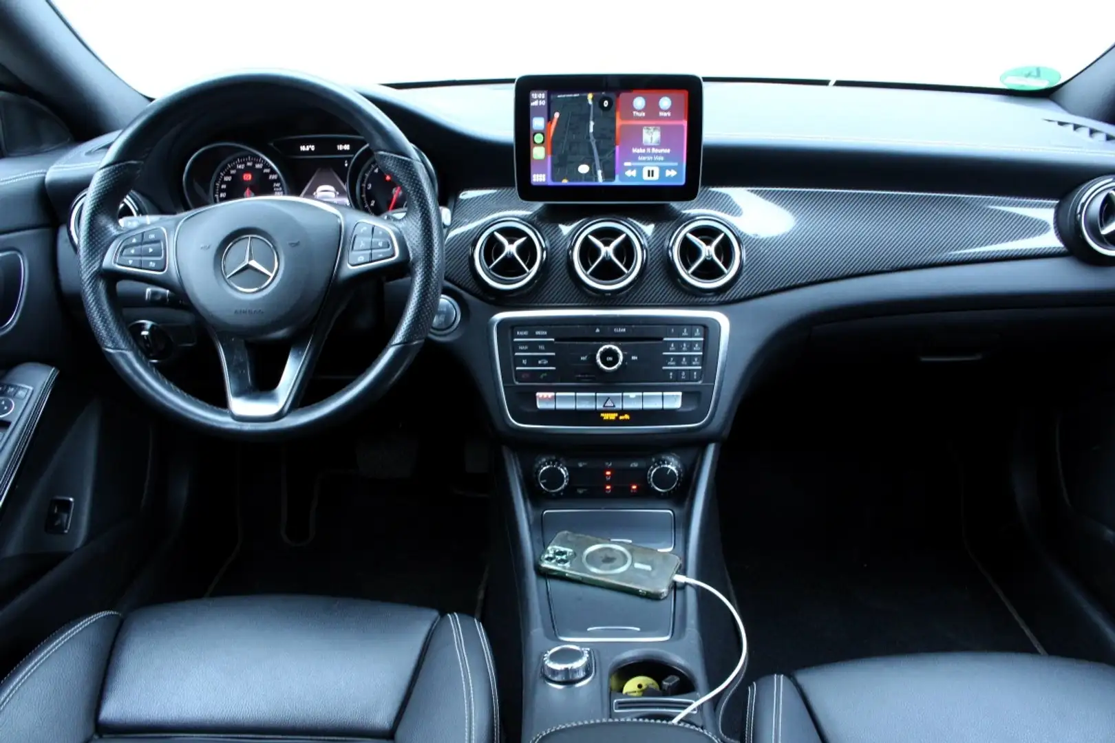 Mercedes-Benz CLA 180 Shooting Brake AMG AUT CARPLAY LEDER CAMERA '18 Wit - 2