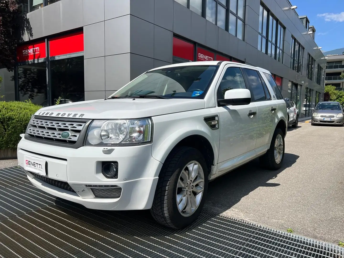 Land Rover Freelander 2 SD5 2.2D 190CV Blanc - 1