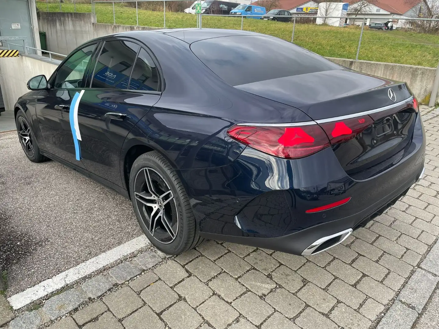 Mercedes-Benz E 200 AMG Advanced Plus MBUX Pano Memory 360° Blauw - 2