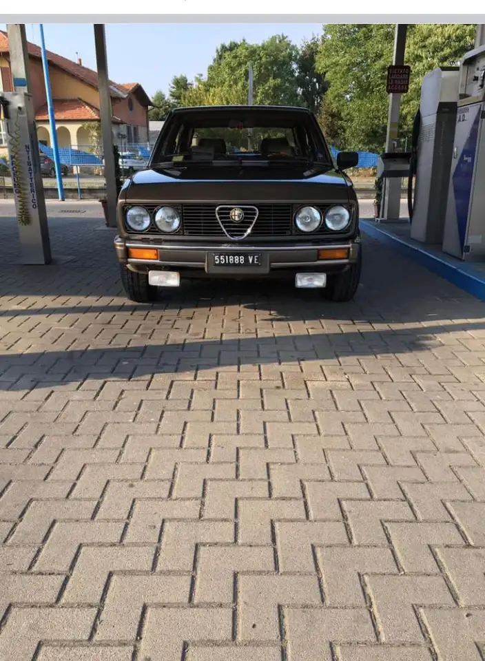 Alfa Romeo Alfetta 2.0i Quadrifoglio Oro, foto 2