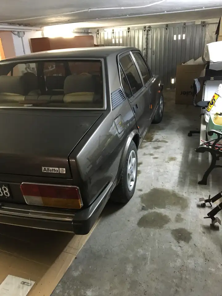 Alfa Romeo Alfetta 2.0i Quadrifoglio Oro, foto 3