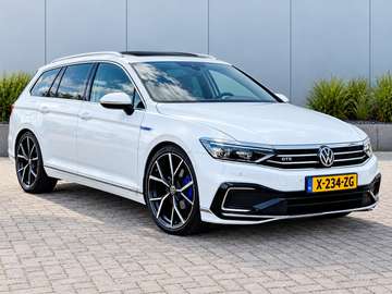 Volkswagen Passat Variant GTE | Pano | Leder | 20”