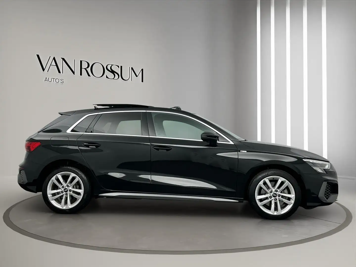 Audi A3 Sportback 40 TFSI e S-Line Pano Matrix Camera ACC Zwart - 2