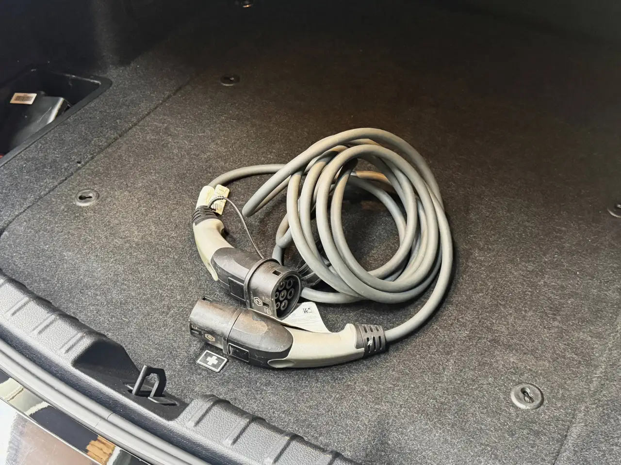 BMW 330 E - 184ch - 90 000KMS - SELLERIE CUIR - VOLANT EN CUIR