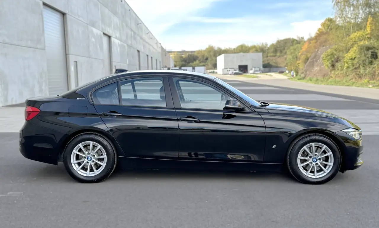 BMW 330 E - 184ch - 90 000KMS - SELLERIE CUIR - VOLANT EN CUIR