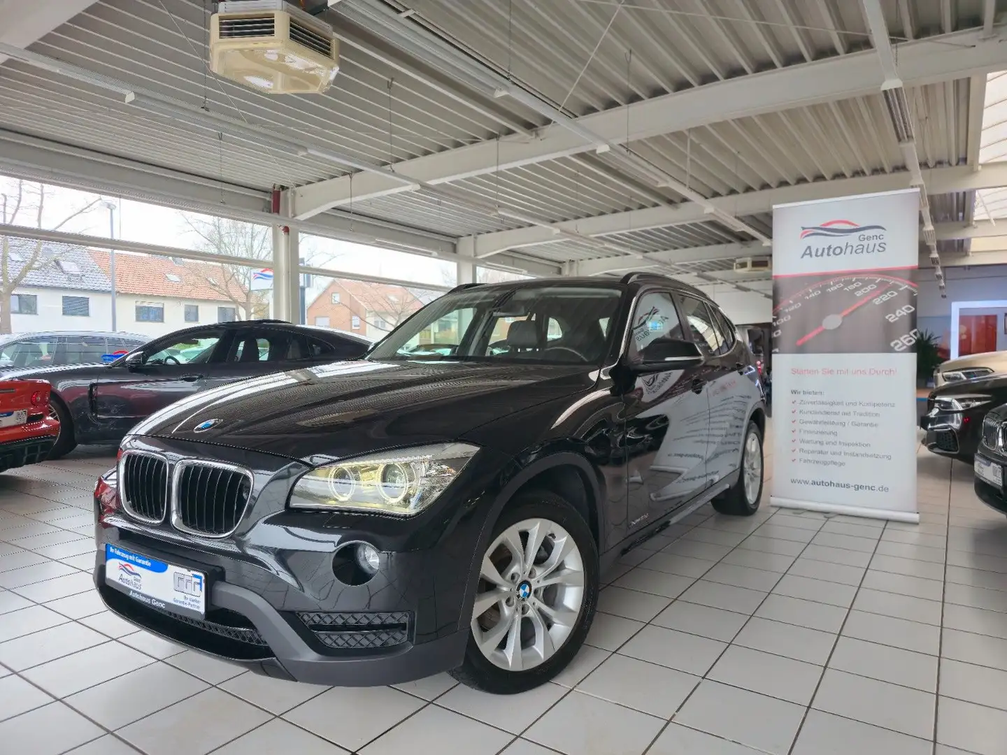 BMW X1 18d xDrive Sport Line Navigation Bi-Xenon Schwarz - 1