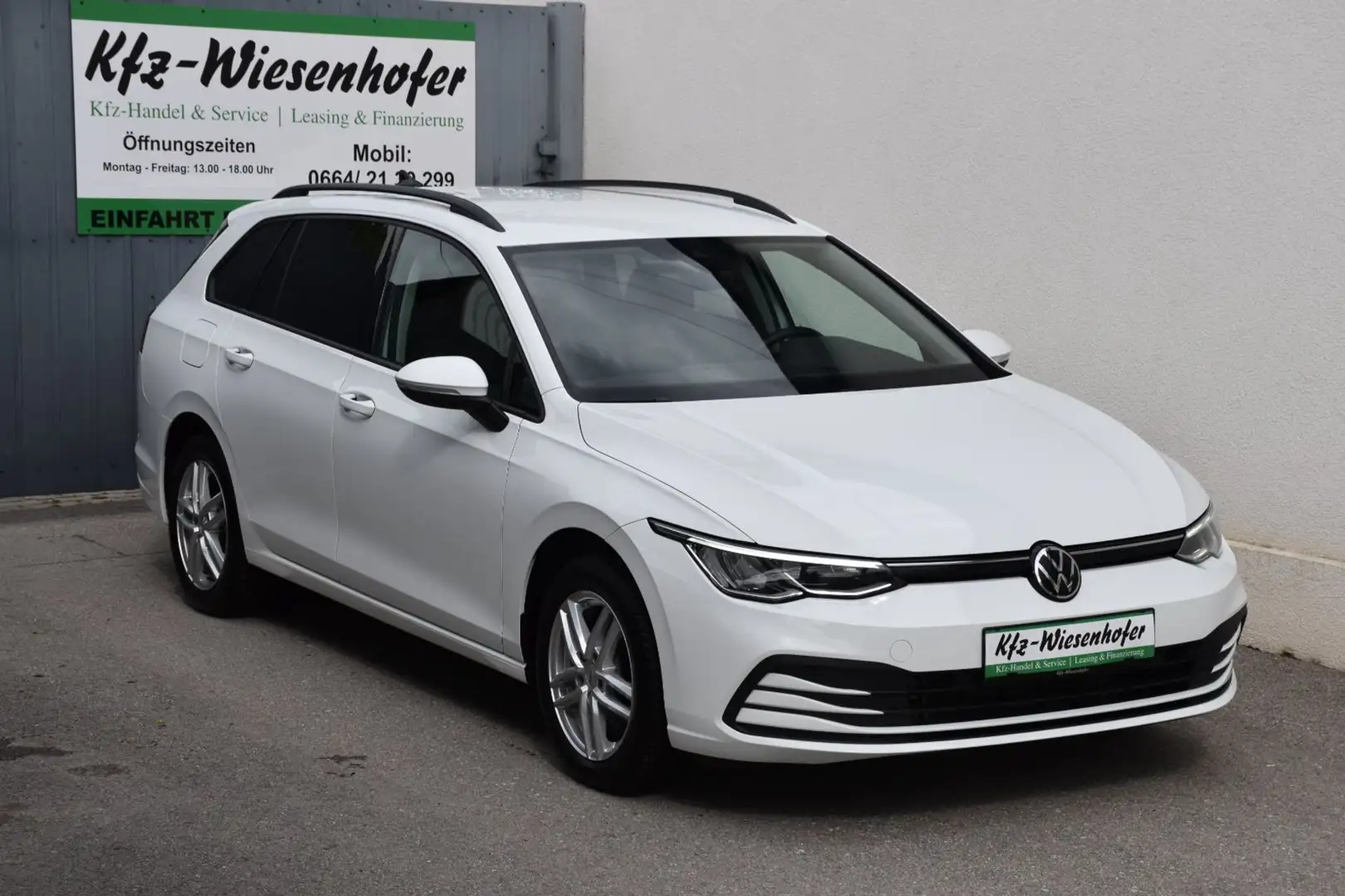 Volkswagen Golf VIII 2.0 TDI Life DSG / Anhängerkupplung / Servic Weiß - 1