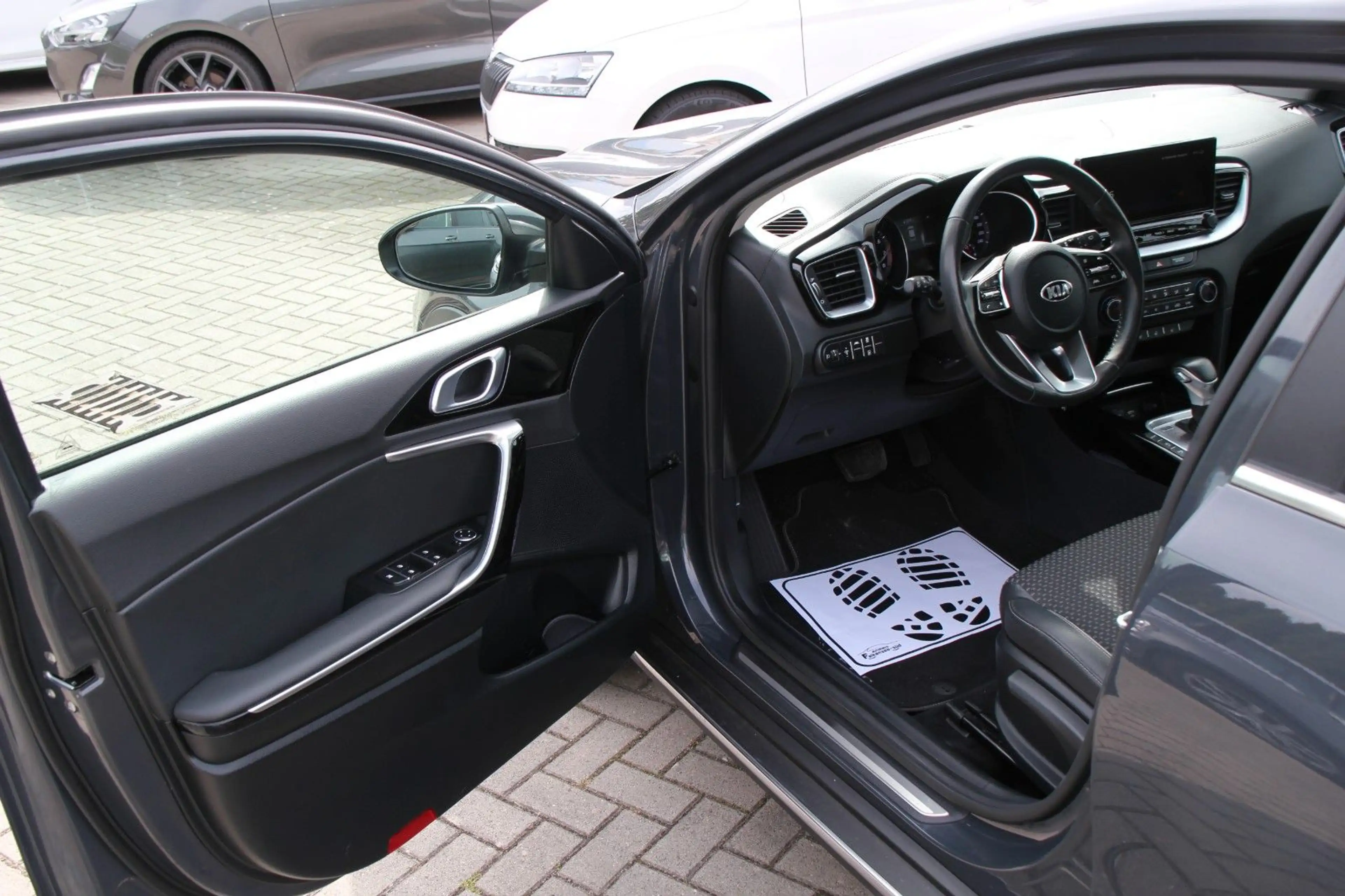 Kia XCeed Vision KLIMAAUT+SHZ+LKRHZ+8XALU+NAVI+DAB — photo 15