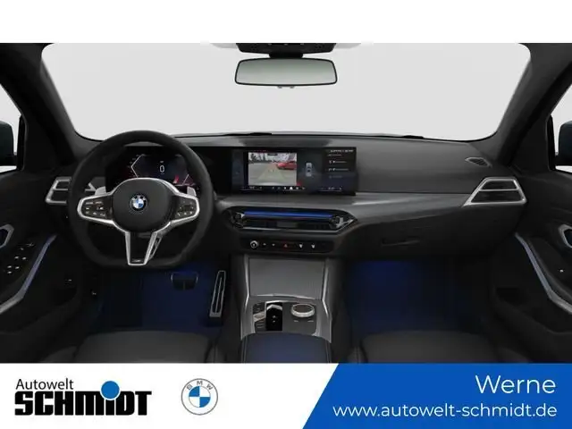 BMW 3 Series view 4