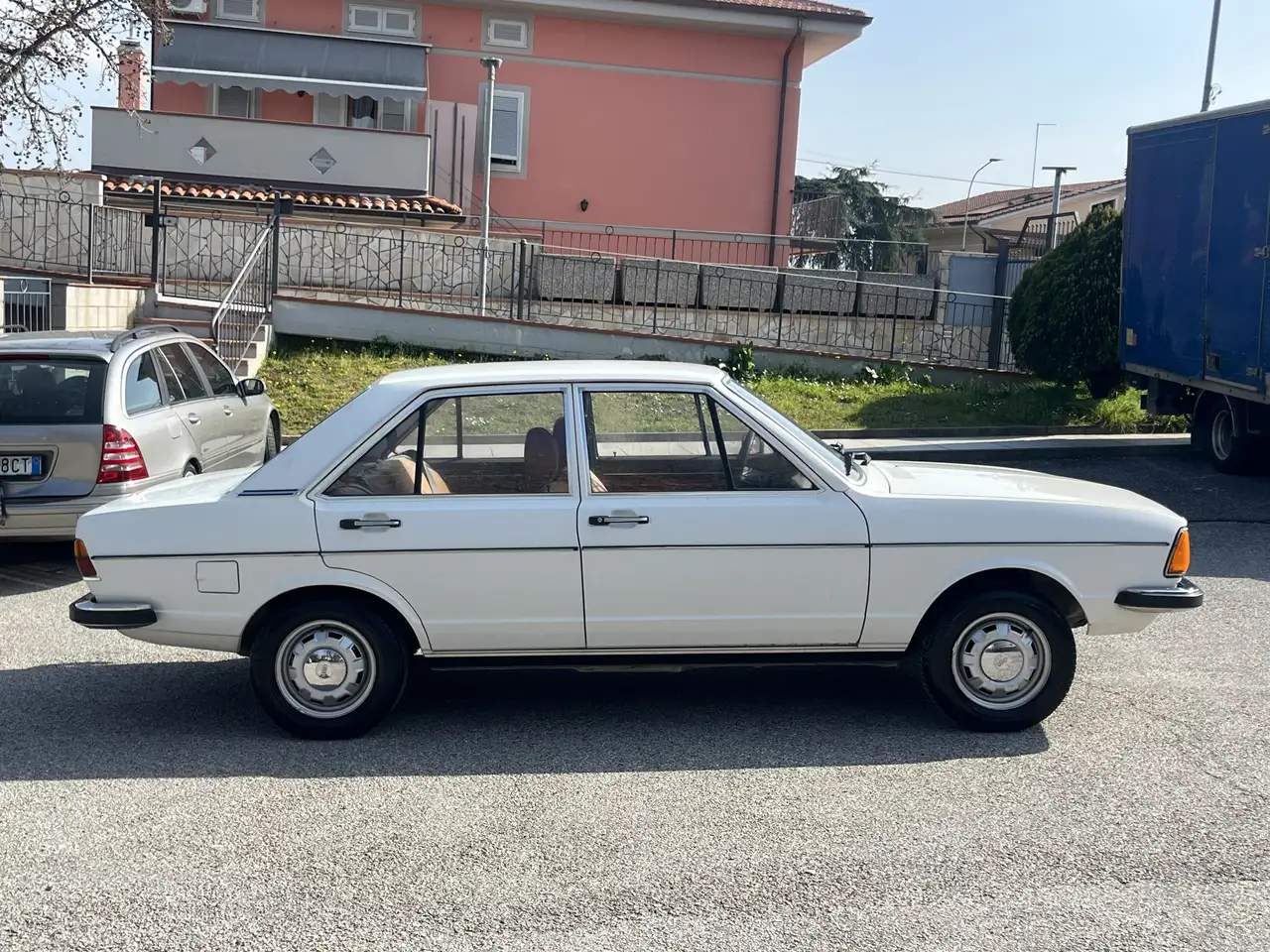 Audi 80 1.3 L 4p, foto 3