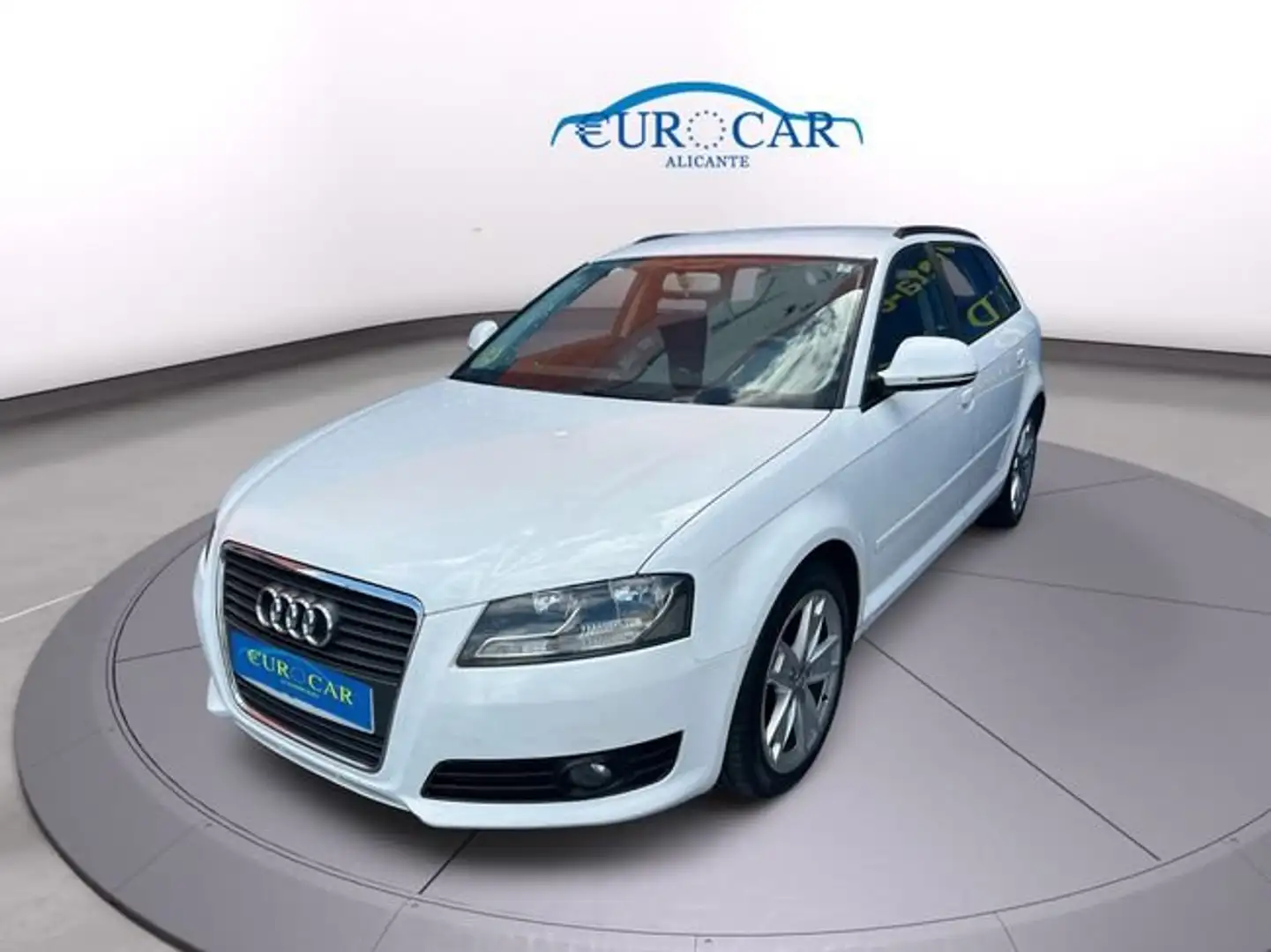 Audi A3 1.6TDI Attraction Weiß - 1