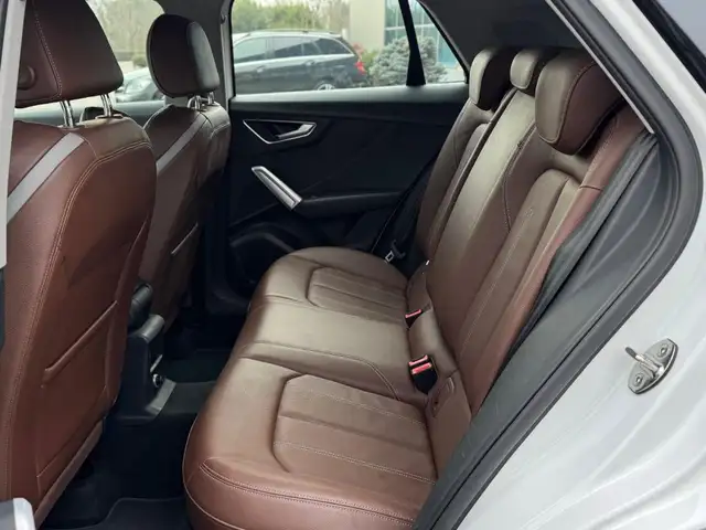 Audi Q2 view 8