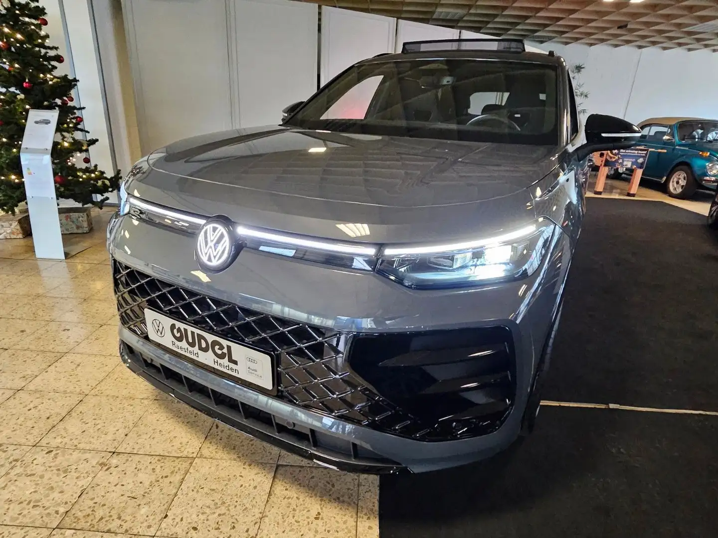 Volkswagen Tayron 2.0 TDI 4Mo R-Line 7-Sitze AHK LaneASS Grijs - 1