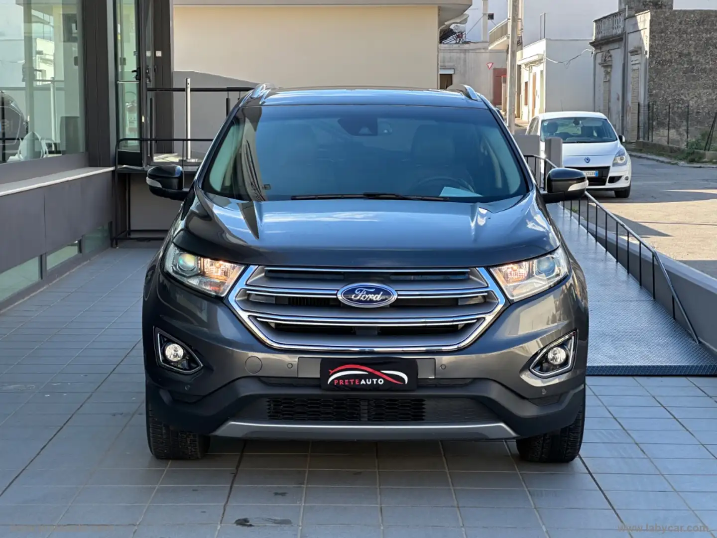 Ford Edge 2.0 TDCI 210 CV AWD S&S Pow. Titanium Grijs - 2