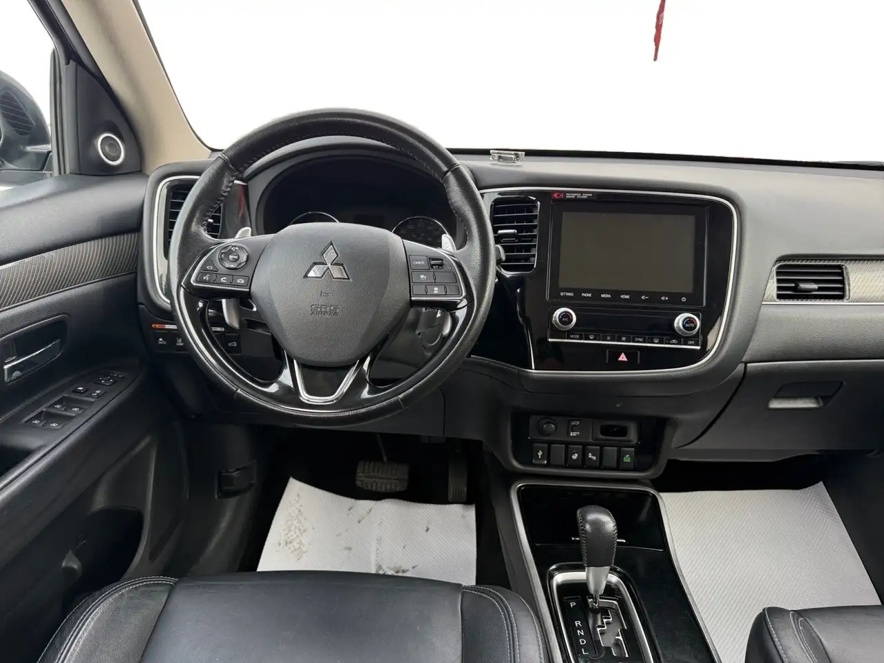 Mitsubishi Outlander снимка Mitsubishi Outlander