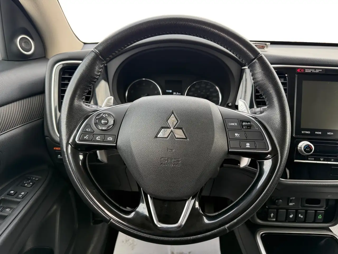 Mitsubishi Outlander снимка Mitsubishi Outlander