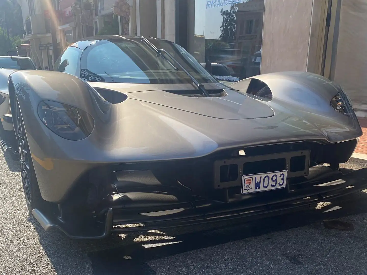 Aston Martin Valkyrie Gri - 1