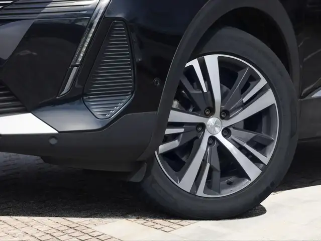 Peugeot 3008 view 5