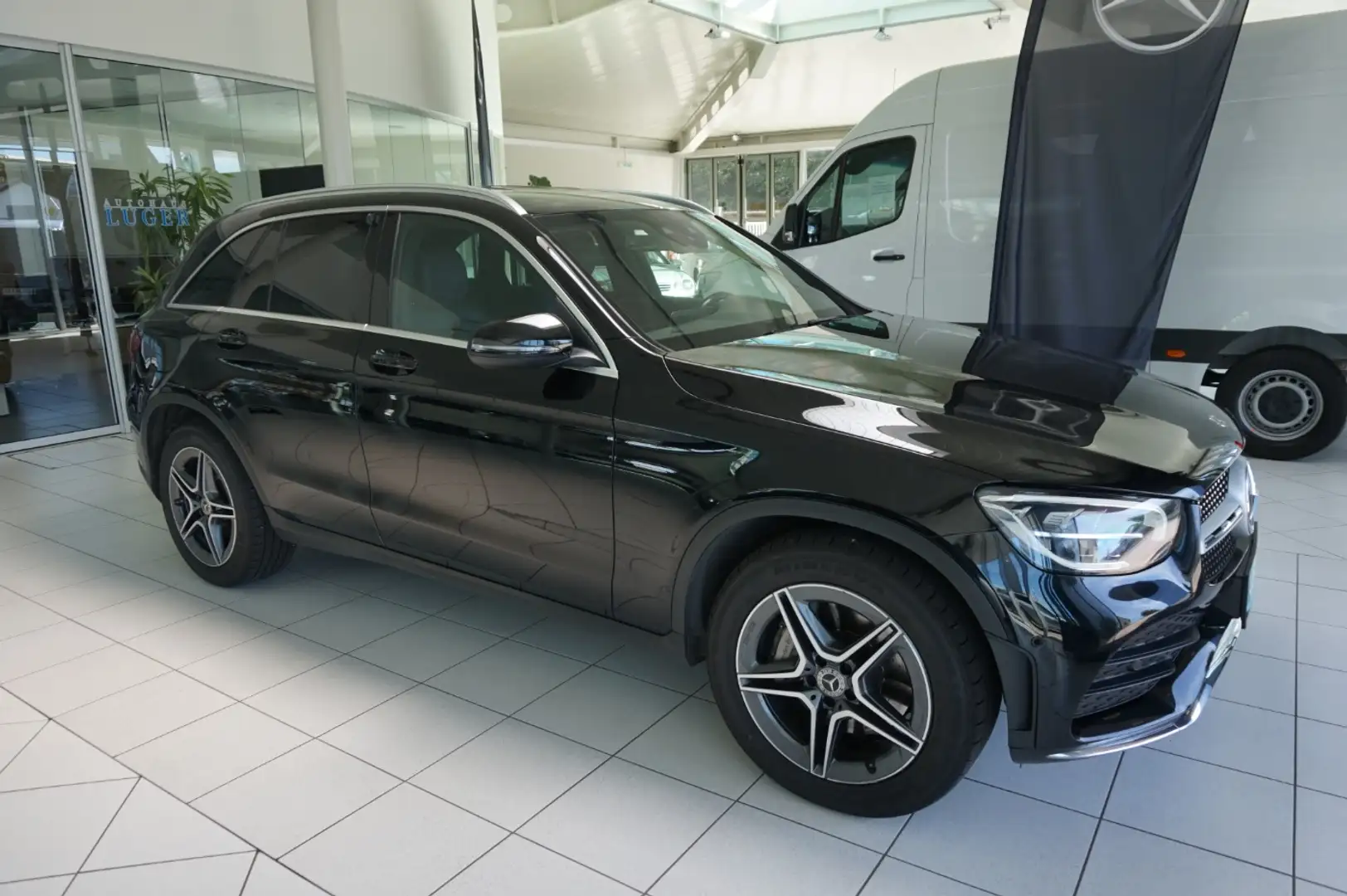 Mercedes-Benz GLC 200 d 4MATIC PTS Shz Ambi Sportpaket eHeck Schwarz - 2