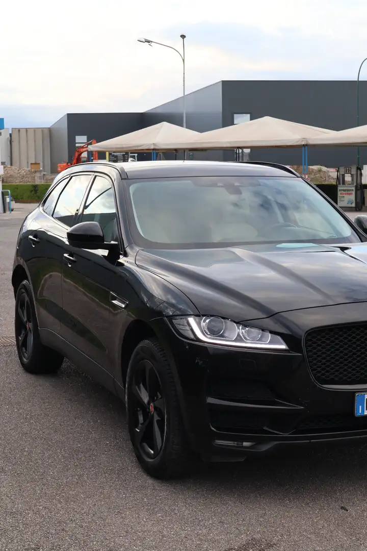 Jaguar F-Pace 2.0d Portfolio awd 180cv auto Nero - 2