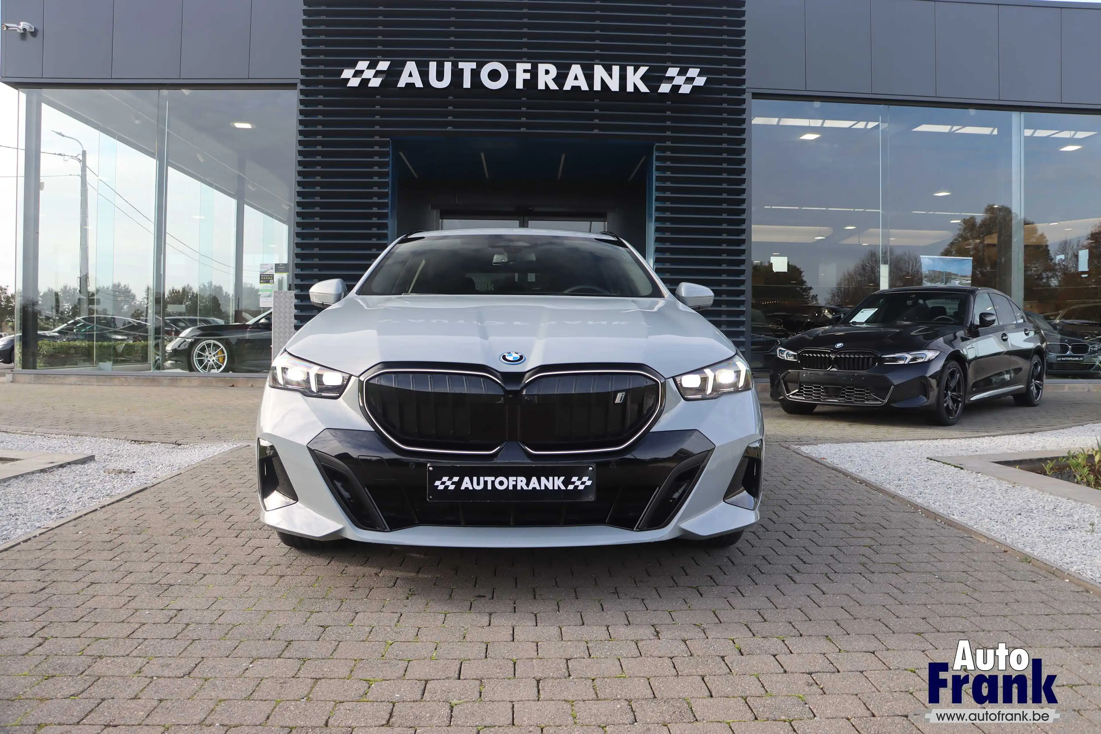 BMW i5 40 / TOURING / 4X4 / M-SPORT-PRO / 21" / SUSP PRO / DRIV PRO / B&W — photo 2